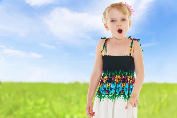 Dulce niño tener divertido al aire libre —  Fotos de Stock