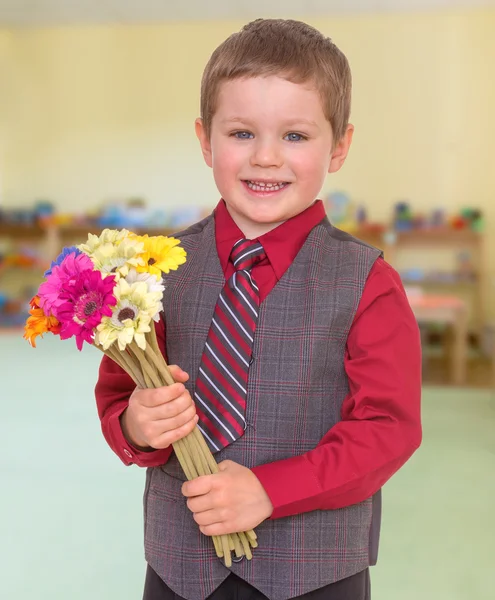 Encantador retrato sonriente niño — Foto de Stock