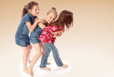 oynamak ve eğlenmek üç arkadaş