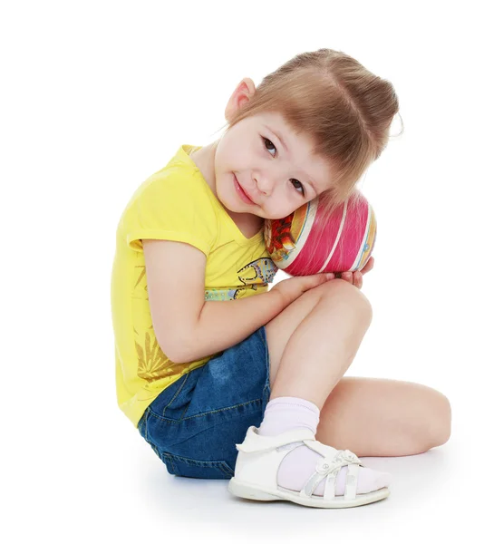 Das Mädchen mit dem Ball — Stockfoto