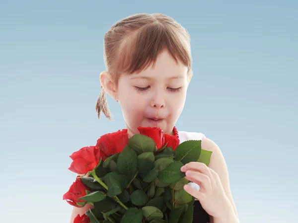 Niño con flores —  Fotos de Stock