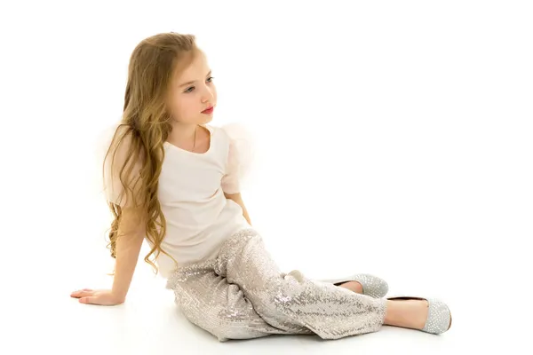 Little girl is sitting on the floor.The concept of a happy child — Stock Photo, Image