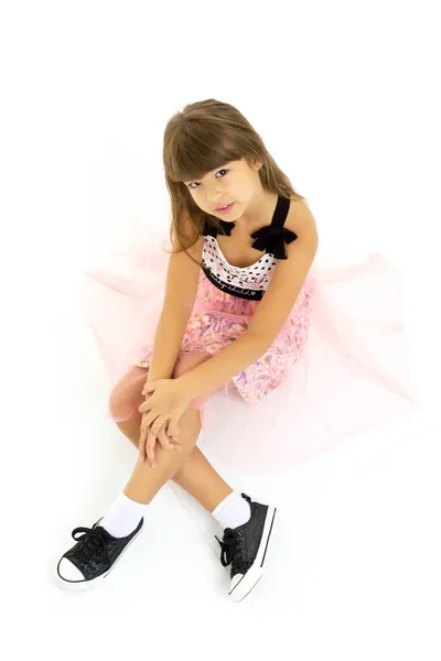 Vista superior da menina alegre sentado no chão — Fotografia de Stock