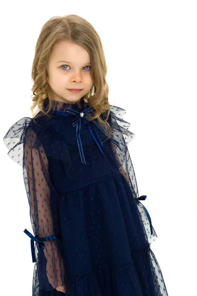 Carino sorridente bambina in bel vestito blu — Foto Stock