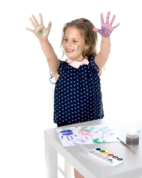 The little girl got dirty with the paints. — Stock Photo, Image