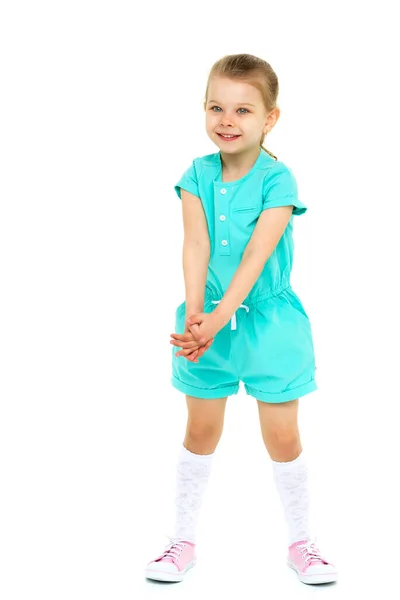 Słodkie szczęśliwy blondynka mała dziewczynka podnosząc ręce — Zdjęcie stockowe