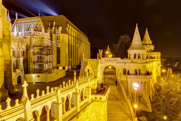 Vue de nuit sur le bastion des pêcheurs, Budapest, Hongrie — Photo