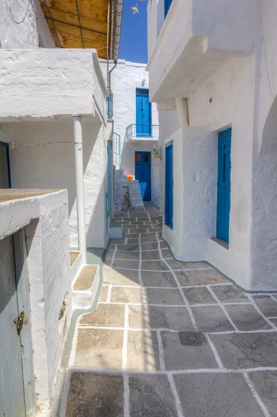 Szűk sikátorba Kimolos Island, Cyclades, Görögország — Stock Fotó