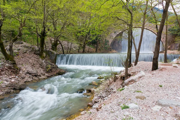 Puente Palaiokarya y cascada, Tesalia, Grecia — Foto de Stock