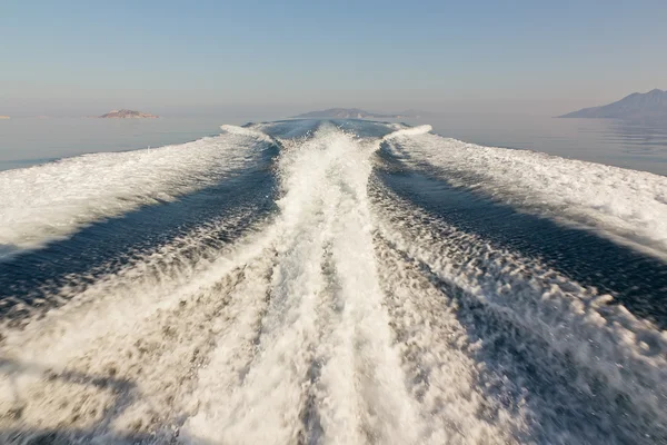 Velocidad de la hélice doble barco despertar — Foto de Stock