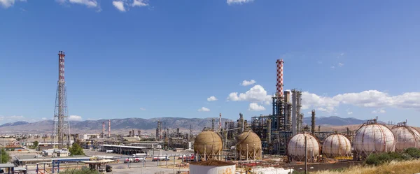 Vista panorámica de un complejo de refinería de petróleo —  Fotos de Stock