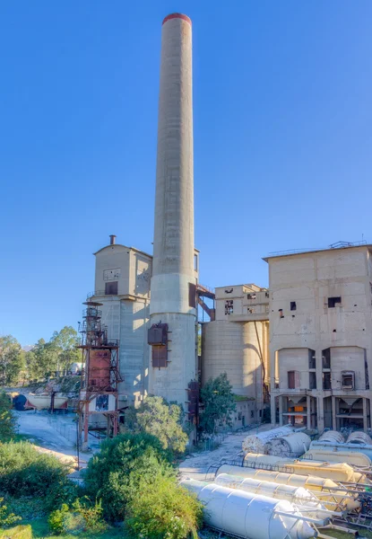 Terk edilmiş çimento fabrikası — Stok fotoğraf