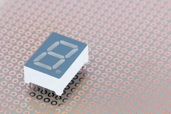 Seven segment led single digit display on a copper breadboard — Stock Photo, Image