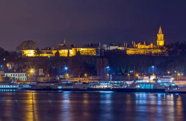 Vista noturna do Palácio Topkapi, Istambul, Turquia — Fotografia de Stock