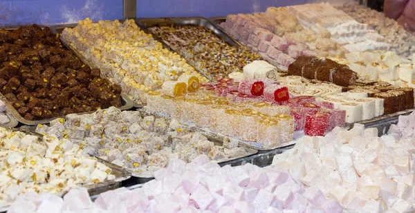 Dolci turchi deliziati in un mercato di Istanbul — Foto Stock