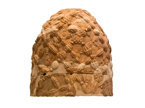 Амфалосский камень из Дельфов, Греция, изолирован
