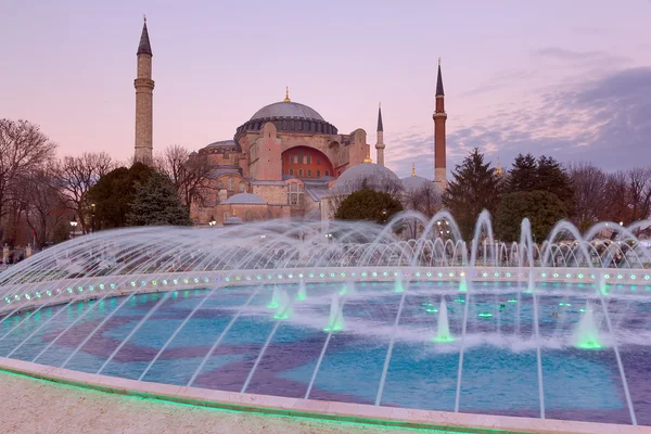 Hagia sophia på solnedgången, istanbul, Turkiet — Stockfoto