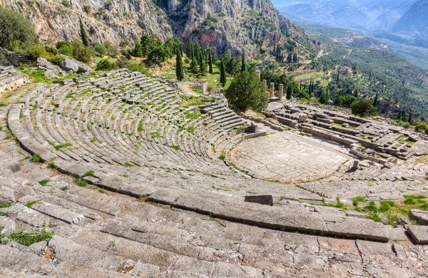 Blick auf antikes Delphi-Theater und Apollo-Tempel, Griechenland — Stockfoto