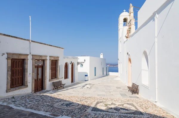 Iglesia Panagia Korfiatissa en el pueblo de Plaka, isla de Milos, Cícladas, Grecia — Foto de Stock