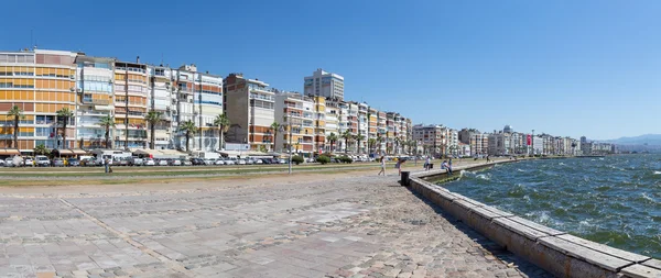 Panoramiczny widok na wybrzeże izmir, Turcja — Zdjęcie stockowe