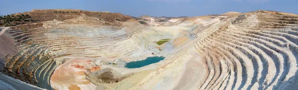 Πανόραμα του μια ανοιχτή λατομείου — Φωτογραφία Αρχείου