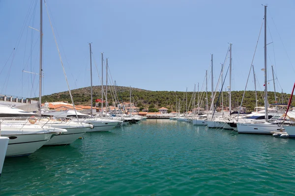 Luxusní jachty v marina, cesme, Turecko — Stock fotografie