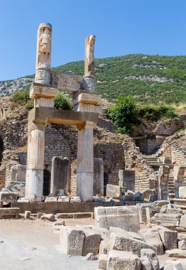 domitian Meydanı, Efes, Türkiye'nin kalıntıları