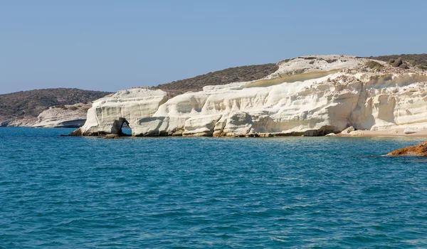 ミロス島、キクラデス諸島、ギリシャで美しい海の風景 — ストック写真