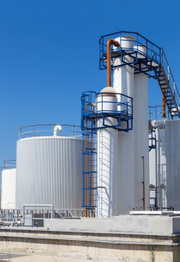 Fuel storage tanks in industry