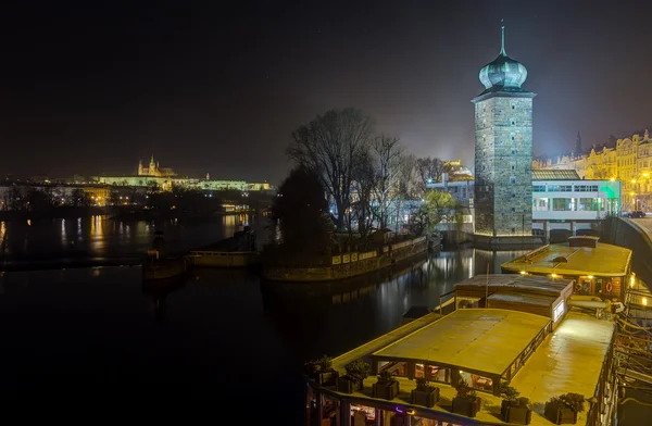 Sitka Water Tower en el río Moldava, Praga, República Checa —  Fotos de Stock