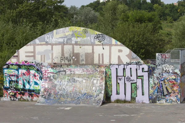 Graffiti, skate ,board, rollers, bicycle — Stock Photo, Image