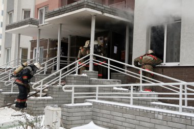 İtfaiyeciler görevli