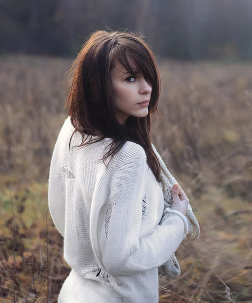 Beautiful girl freezing outdoor — Stock Photo, Image