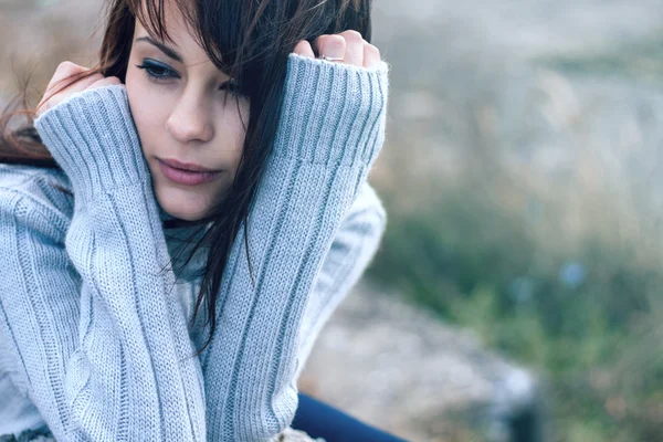 Beautiful girl freezing outdoor — Stock Photo, Image