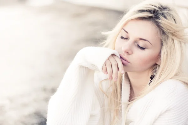 Professional portrait of a beautiful girl dreaming — Stock Photo, Image