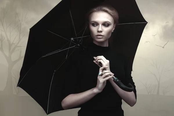 Beautiful girl portrait with umbrella — Stock Photo, Image