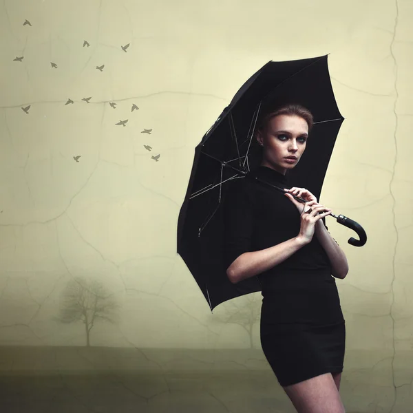 Beau portrait de fille avec parapluie — Photo