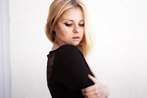 Young beautiful woman portrait — Stock Photo, Image