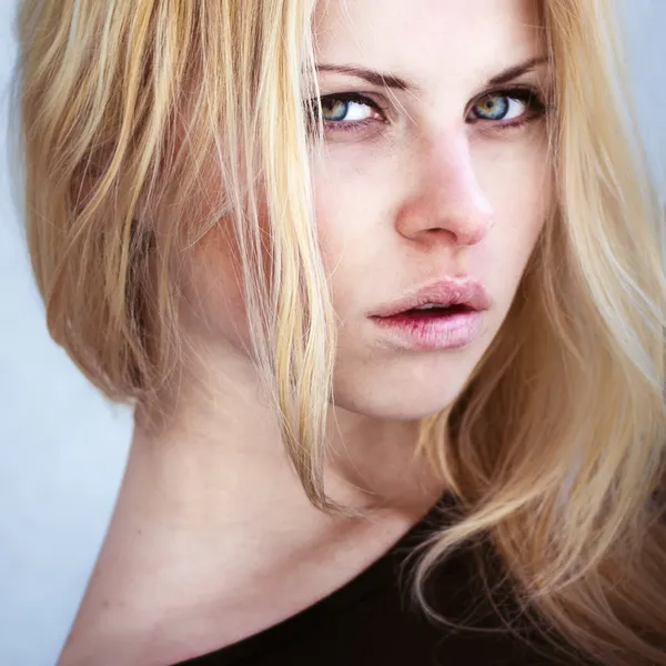 Young beautiful woman with magnificent hair — Stock Photo, Image