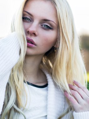 güzel genç kız yakın portresi