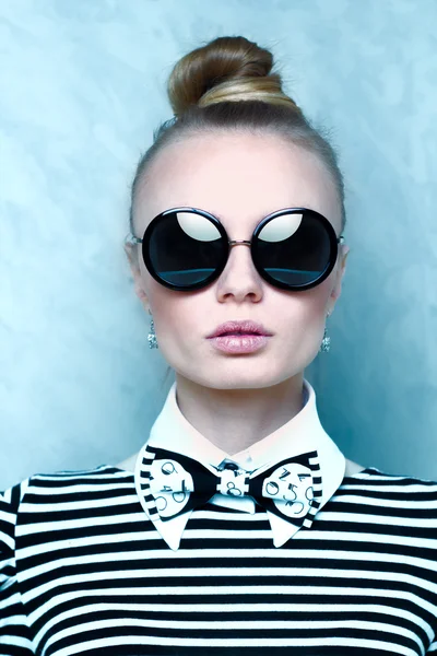 Sexy fashion woman with sunglasses — Stock Photo, Image