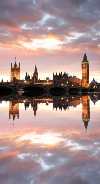 Famous Big Ben in the evening with bridge, London, England — Stock Photo, Image