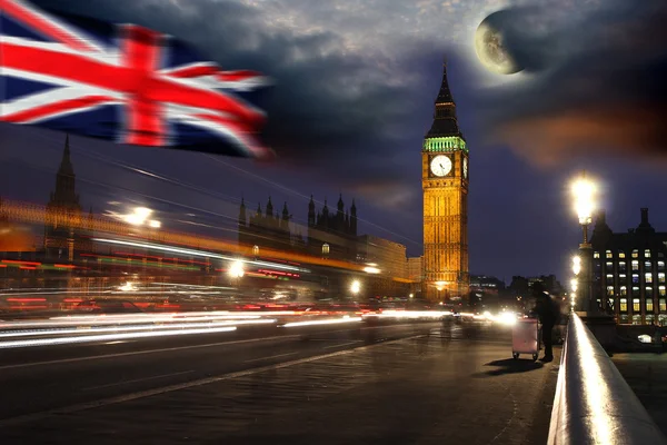 Famoso Big Ben en la noche con puente, Londres, Inglaterra — Foto de Stock