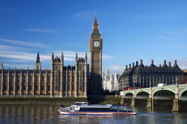 Berühmter Big Ben am Abend mit Bridge, London, England — Stockfoto