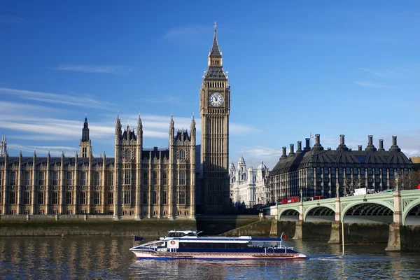 Famoso Big Ben en la noche con puente, Londres, Inglaterra — Foto de Stock