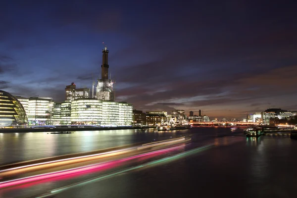 Londres con arquitectura moderna en Inglaterra — Foto de Stock