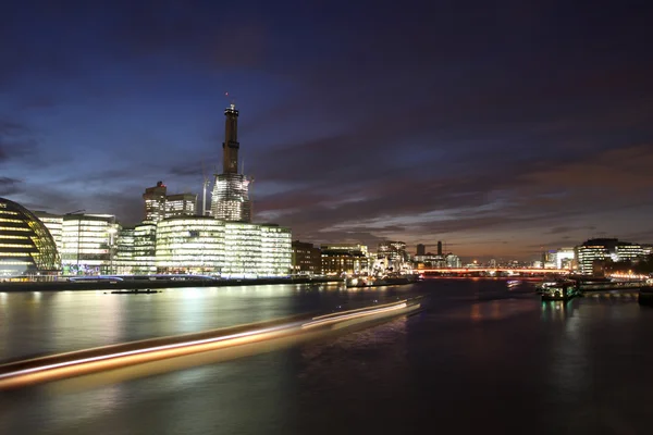 Londres con arquitectura moderna en Inglaterra — Foto de Stock