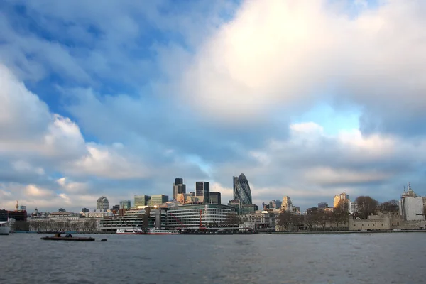 Londres com arquitetura moderna na Inglaterra — Fotografia de Stock