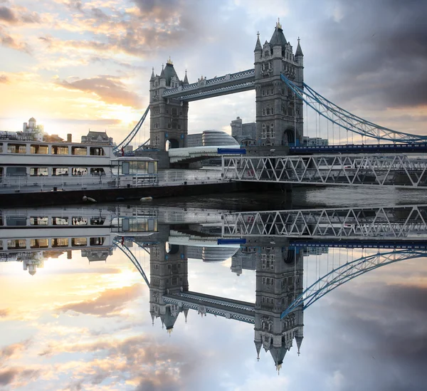 Famous Tower Bridge, Londres, Royaume-Uni — Photo