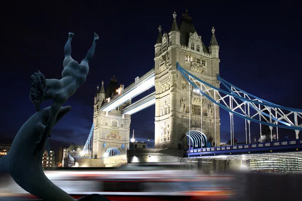 Berühmte Tower Bridge, London, Großbritannien — Stockfoto